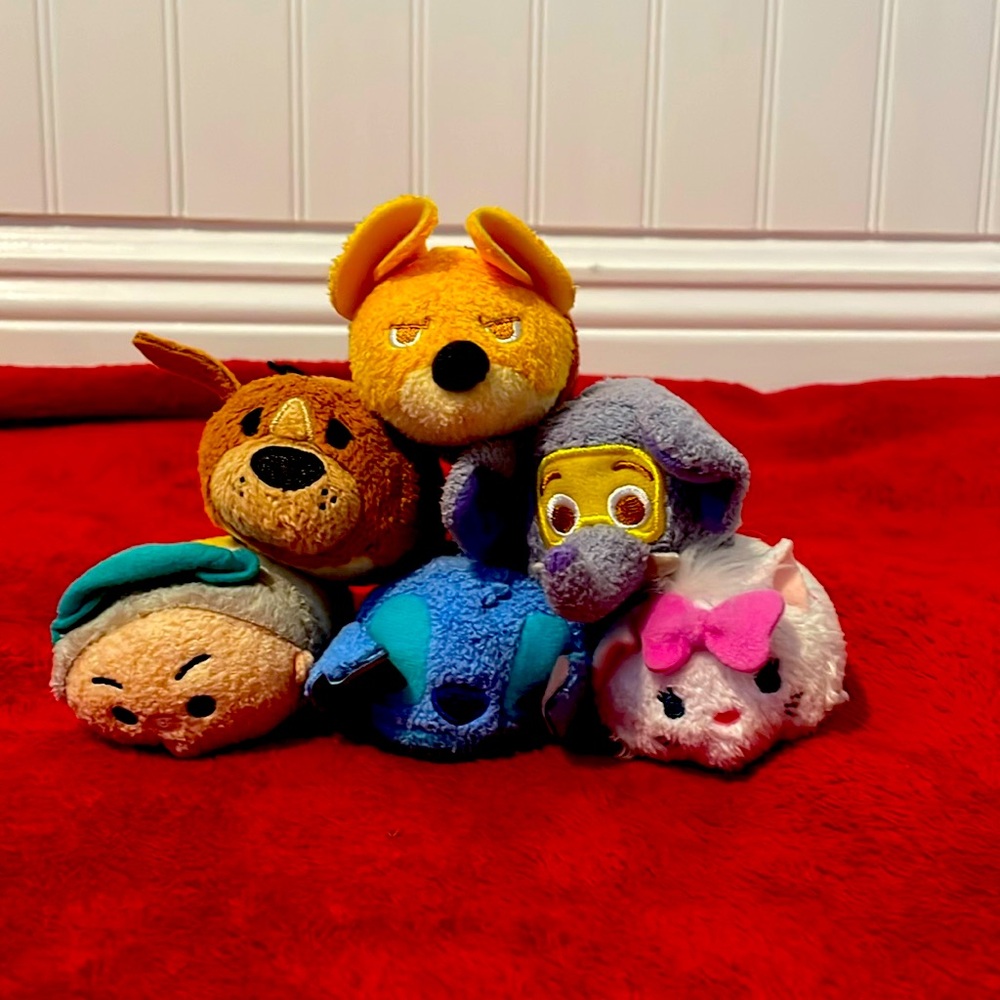 Disney Tsum Tsum lot of 6 Bruno, Mad Hatter, Finnick, Ele, Stitch, Marie cat